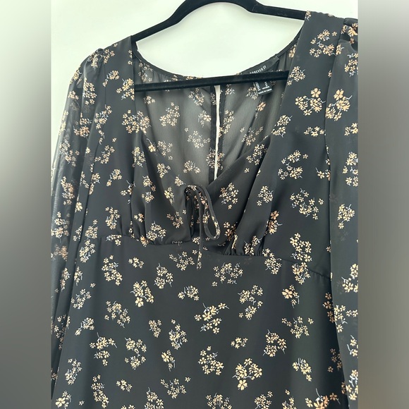 Forever 21 Black Floral Ruffle Hem Mini Dress with Sheer Sleeves fall chic M - Picture 9 of 13